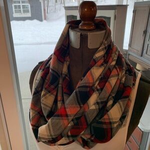 Charlotte Daniel infinity scarf plaid design in cream red black super soft euc